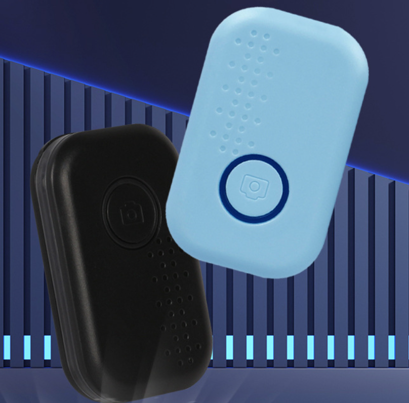 Smart Bluetooth Item Finder - in-use lifestyle shot